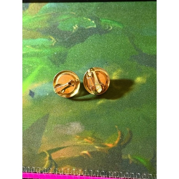 Vintage Gold Tone Faux Pearl Button Clip On Earrings Classic Jewelry - Picture 2 of 2